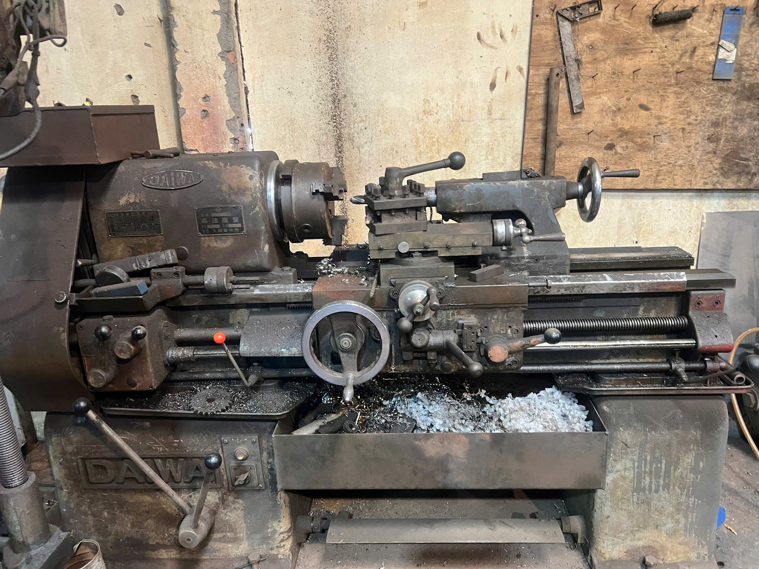 Manual Lathe machine.jpg